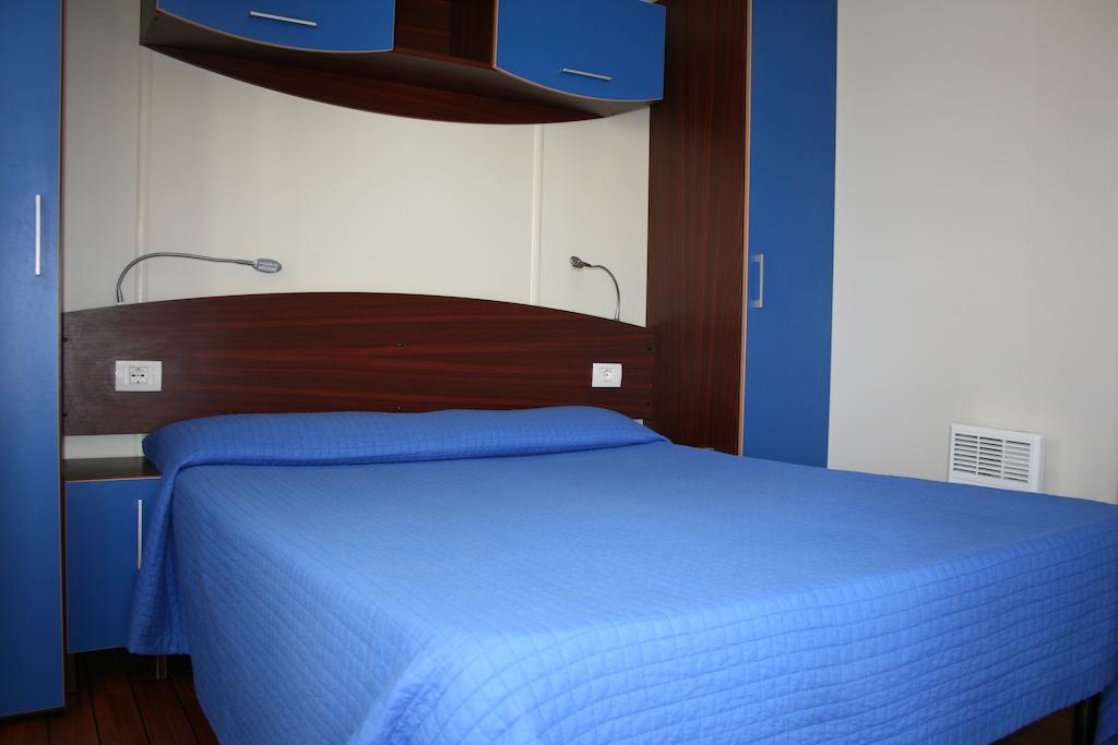 Camping Luminoso Hotell Punta Braccetto Rum bild